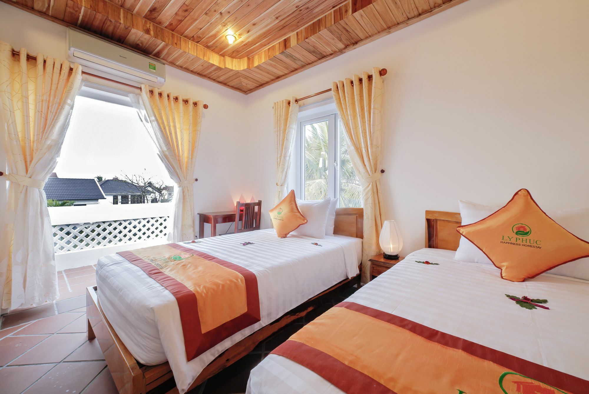 Ly Phuc Homestay Хойан Экстерьер фото